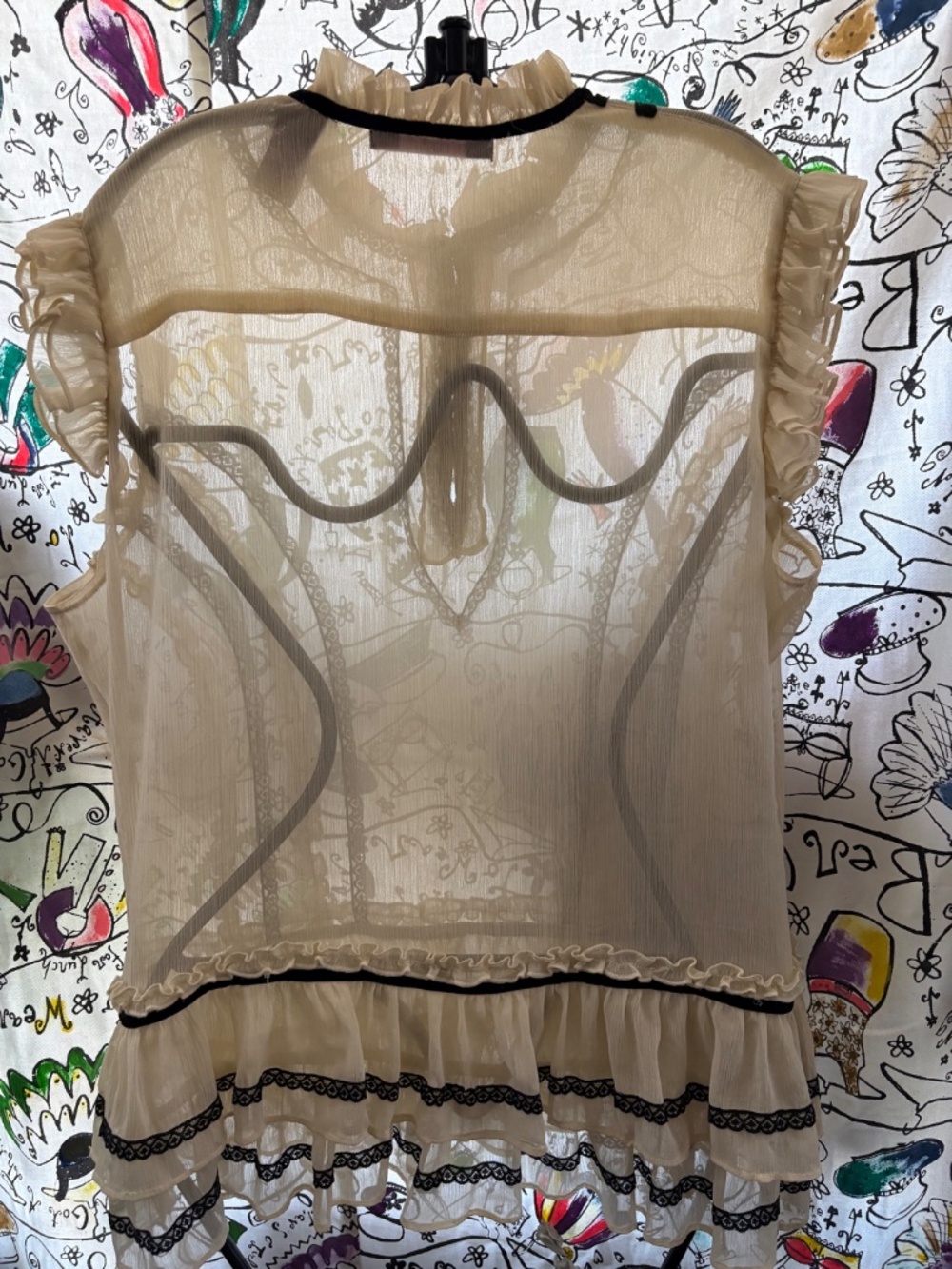 Couope 100% poly sheer lace trimmed ruffled blouse. - Picture 5 of 6